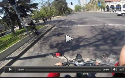 Chile: Persiguen a conductor que huye tras atropellar a un motorista