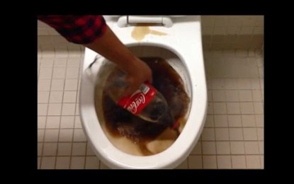 Coca-Cola, una excelente solución para limpiar el inodoro