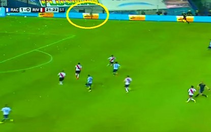 El fantasma de la cancha aparece durante un partido de la liga argentina