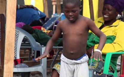 El niño que burló al virus mortal de ébola con puro vitalismo