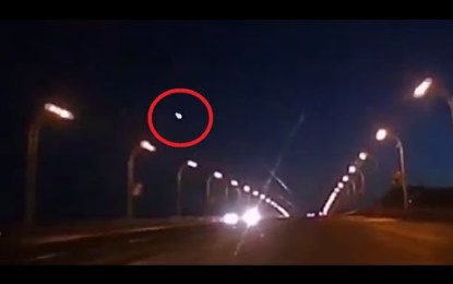 Graban un meteorito entrando en la atmósfera en Kémerovo, Rusia