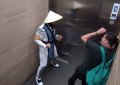 Sorprende nueva broma de Mortal Kombat en un ascensor