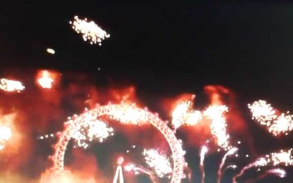 Aparece supuesto ovni en los festejos de año nuevo de Londres