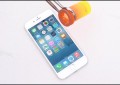 ‘Terminator’ vs. Apple: Vierten aluminio fundido sobre un iPhone 6