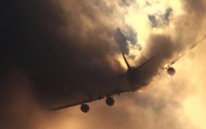 VÍDEO: ¿Qué pasa cuando el avión más grande del mundo pasa por las nubes?