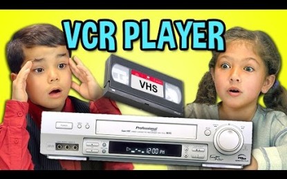 Cómo reaccionan los niños de ahora ante una videograbadora VHS