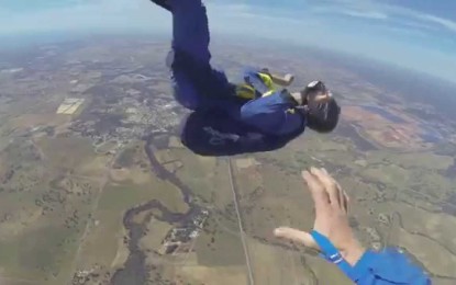 Pierde la conciencia durante una caída libre en paracaídas : Video