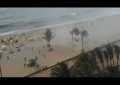 Un increíble tornado de agua derriba a bañistas en Brasil