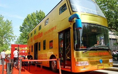 Autobus de Oro en las Calles de China