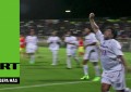 Maradona patea a un guardia tras el partido ‘Un gol por la paz’