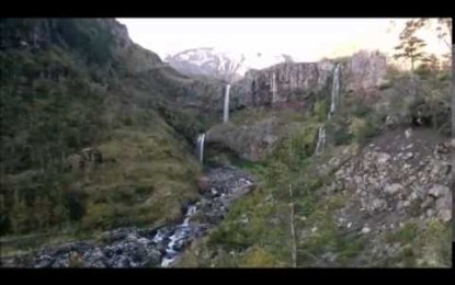 Un turista graba el momento exacto en que comienza la erupción del volcán Calbuco