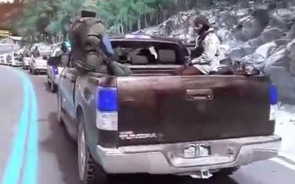 Video viral: Una caravana de narcosicarios armados pasa abiértamente por las calles mexicanas