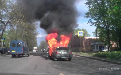 Encender un cigarrillo dentro del carro tuvo malas consecuencias