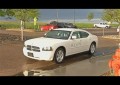 VÍDEO: Compra auto y se lo regala a hijo de policía
