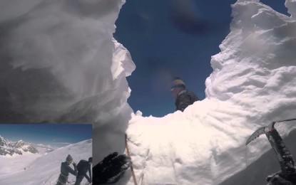 Dramático momento de un esquiador que cae en la grieta de un glaciar