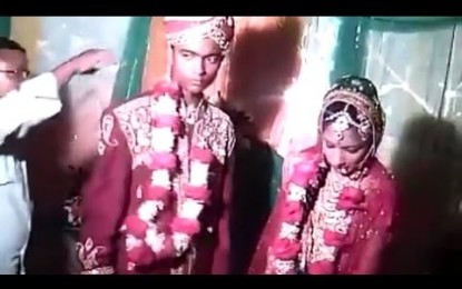 ¿La novia más torpe?: Una joven ‘se atasca’ en el rito nupcial indio