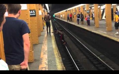Saltando sobre las vías del metro ¿lo conseguirá?