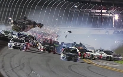 Violento accidente en NASCAR deja al menos 10 heridos y 4 coches destruidos