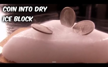 Esto es lo que ocurre al poner monedas sobre hielo seco
