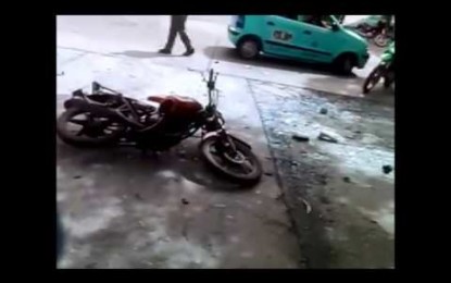 Prefiere destruir su moto antes que dejarla ‘en las garras’ de la grúa