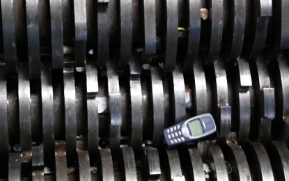‘Duelo’ entre el ‘indestructible’ Nokia 3310 y una trituradora industrial