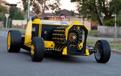 El Primer Auto hecho con piezas de Lego