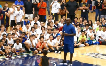 Este niño promesa del baloncesto dejó a Michael Jordan con la boca abierta