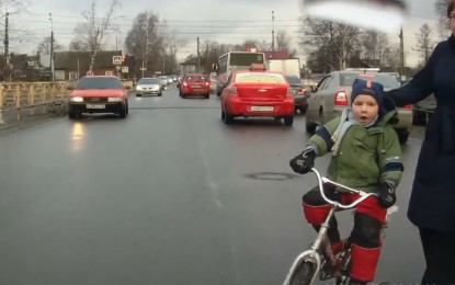 Video que pone los pelos de punta: madres irresponsables y conductores desalmados