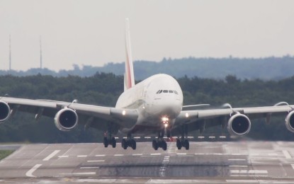 Aterrizaje ‘extremo’ del avión comercial más grande del mundo