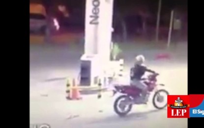 ‘Justicia sobre ruedas’: camión atropella a un ladrón para impedir un asalto en una gasolinera