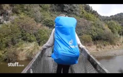 Video: turistas caen a un rio desde 8 metros de altura tras colapsar el puente por el que pasaban