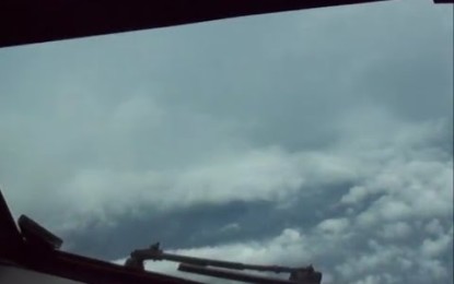Video: Un avión mete su cámara en el ojo del demoledor huracán Patricia