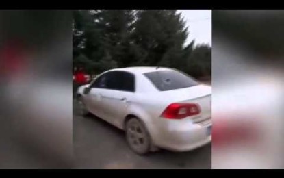 Descubrió que novio le era infiel y le destruyó el auto [VIDEO]