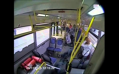 El conductor de un autobús se duerme al volante y provoca una brutal colisión