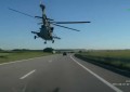 Impresionante UKR Helicoptero pasando por la Autopista