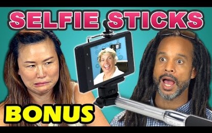 Así sufren algunos padres al maniobrar un “selfie stick”