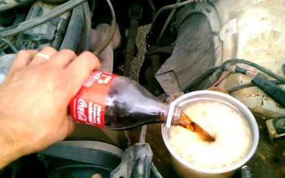 ¿Cómo limpiar la batería con Coca Cola? [VIDEO]