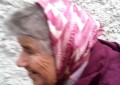 Anciana que juega ‘toca timbre’ se vuelve viral en redes