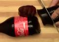 Hace curvar una botella de Coca-Cola con el poder de la mente y la corta en pedazos