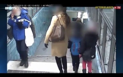 Ladrón abofetea y escupe a una madre con sus hijos por frustrarle el robo