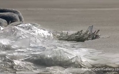 Una impresionante acumulación de hielo en un lago de EE.UU. les hipnotizará