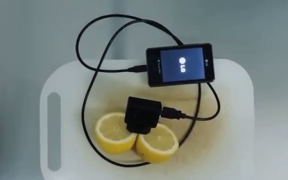 Video viral: cómo ‘cargar’ un teléfono móvil con un limón