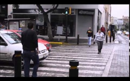 YouTube: sujeto enfrenta a choferes que no respetaron cruce