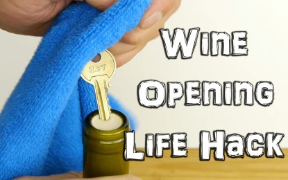 En caso de ’emergencia’: cómo abrir una botella de vino con una llave
