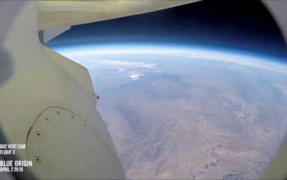 Impresionante aterrizaje del cohete reutilizable New Shepard visto por la cámara instalada a bordo