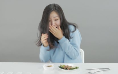 Jóvenes coreanos comen “carne de perro” y así reaccionan