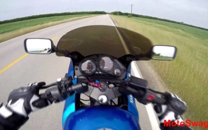 Motociclista entra en pánico al no poder encontrar a su amigo accidentado