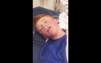 Niño cree que es un gánster tras despertar de cirugía [VIDEO]