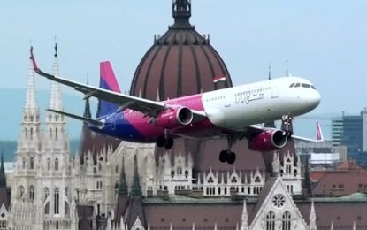 Un avión de pasajeros pasa ‘rozando’ el centro de Budapest