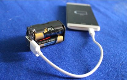 Descubre cómo cargar el celular con baterías